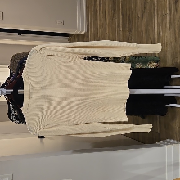 ZARA sweater with puffy sleeves. - Picture 2 of 2